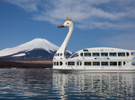 Lake Yamanaka Swan Lake Cruise